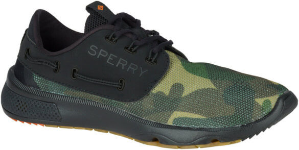 This best water shoe image shows the Sperry 7 SEAS Camo boat shoe.