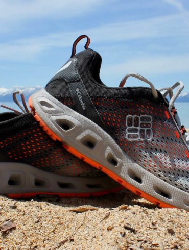 This best water shoe image shows the excellent Columbia Drainmaker III water shoe at Lake Tahoe.
