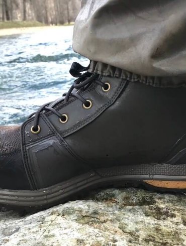 This photo shows the Redington Prowler Wading Boots next to a river.
