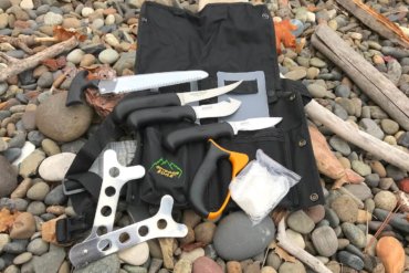 This image shows a photo of the components of the Outdoor Edge ButcherLite.