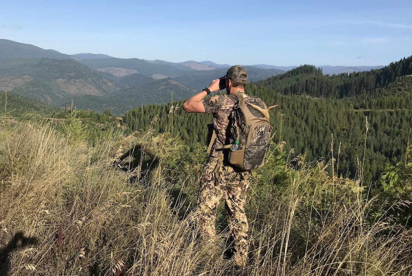 This photo shows a hunter wearing the Nexgen Outfitters Whitetail Caddy Pack.
