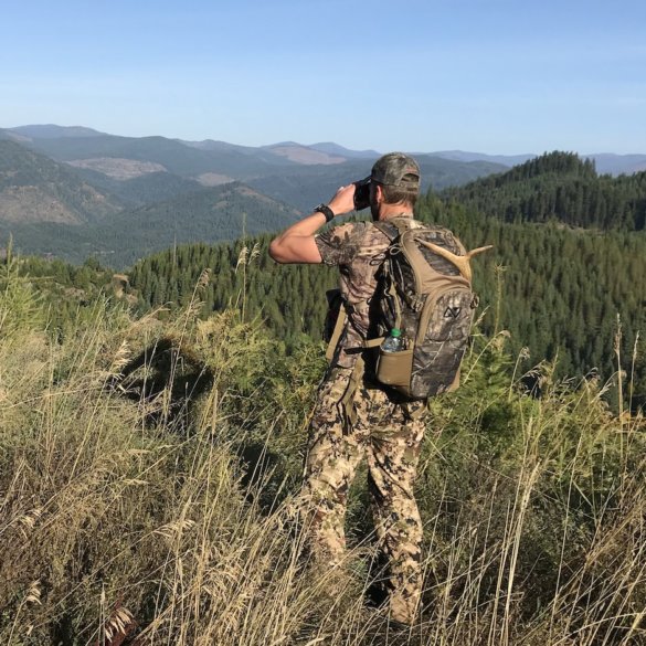 This photo shows a hunter wearing the Nexgen Outfitters Whitetail Caddy Pack.