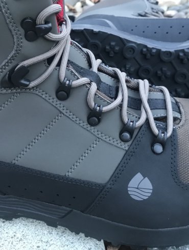 This photo shows the Redington PROWLER-PRO wading boots.