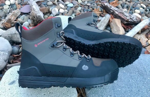 This photo shows the men's rubber Redington PROWLER-PRO wading boots.