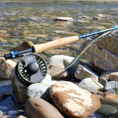 This review photo shows the Redington Crosswater Combo near a river.
