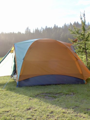 This testing and review photo shows the Kelty Wireless 4 Tent setup during a camping trip.