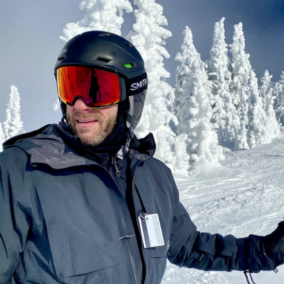 This photo shows the author wearing the Smith 4D MAG goggles while skiing during the testing and review process.