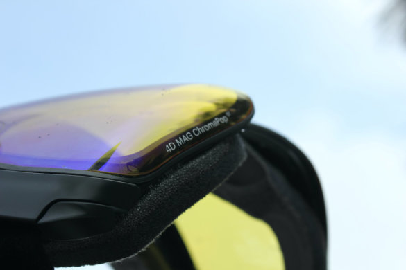This photo shows the side profile of the curved lens on the Smith 4D MAG goggle.