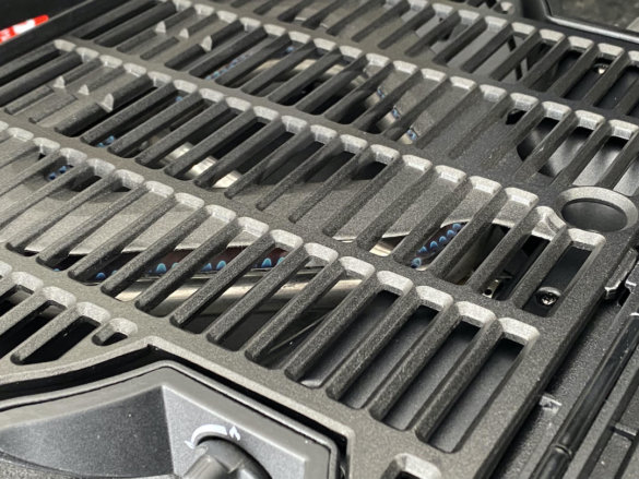 This photo shows a closeup of the nomadiQ Grill grate and burner.