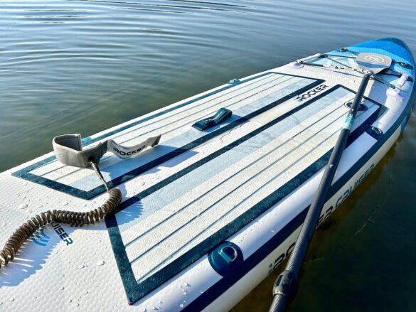 This photo shows the deck pad design on the iRocker Cruiser Ultra iSUP.