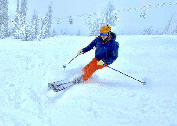 This photo shows a skier wearing the Helly Hansen Legendary Insulated Ski Pants during the review process while skiing.
