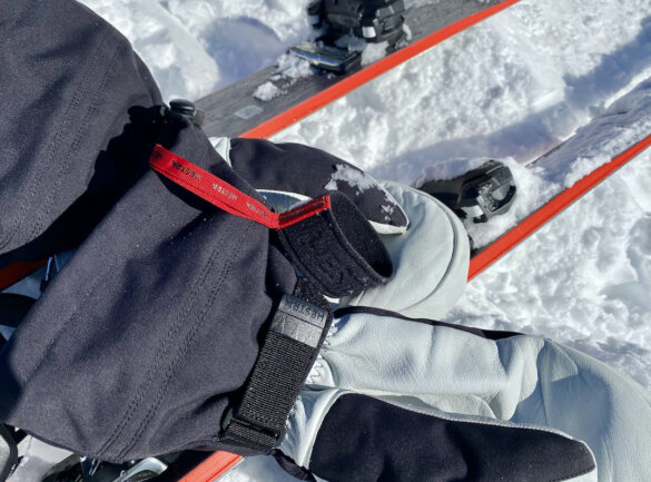 This photo shows the mitten wrist tether included with the Hestra Army Leather Heli Ski Mitts.