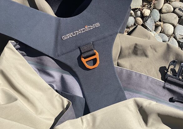 This photo shows the back of the shoulder straps on the Grundéns Boundary Stockingfoot Wader.