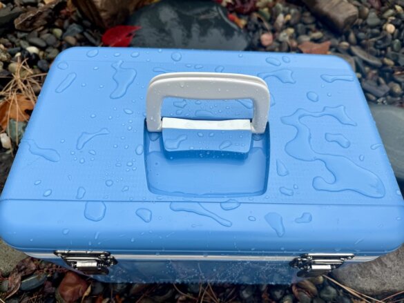 This photo shows the top of the Engel Drybox Cooler with beads of water on top.