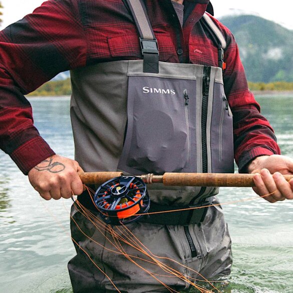 This photo shows a fly fisherman wearing the Simms G4Z Stockingfoot Waders.